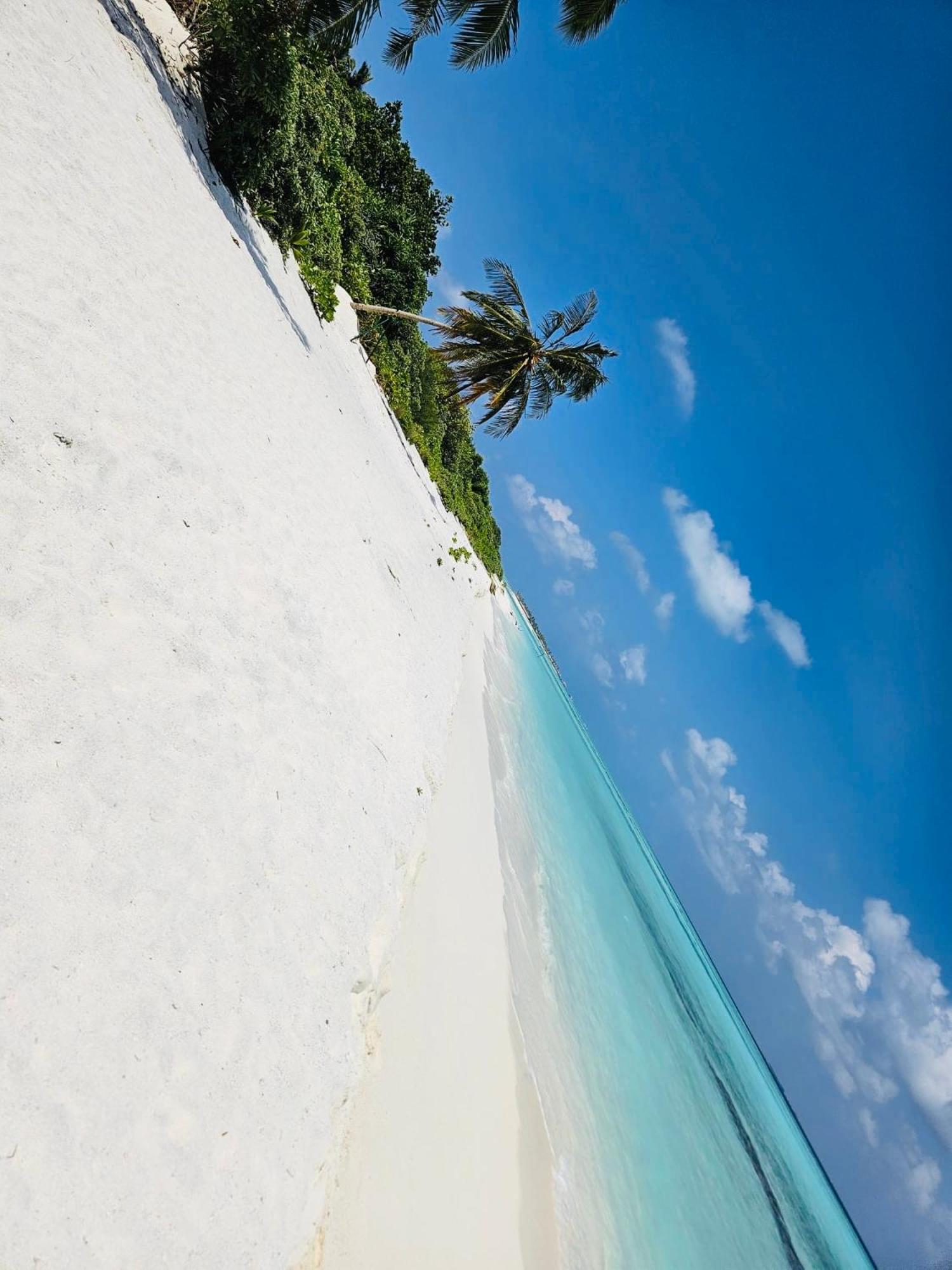 Готель White Tern Maldives Maamigili Island Екстер'єр фото